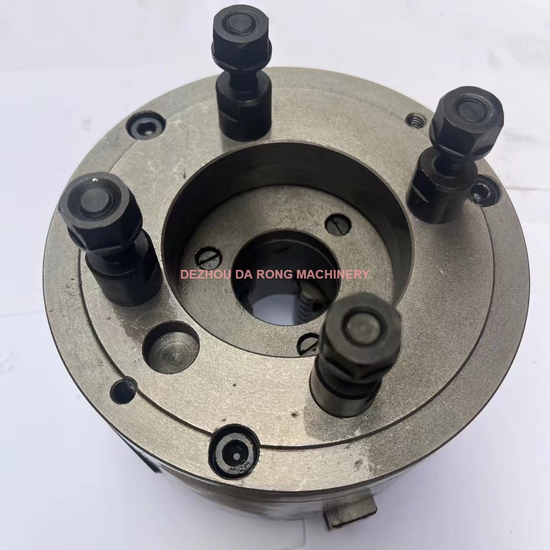 Трехкулачковый самоцентрирующийся патрон