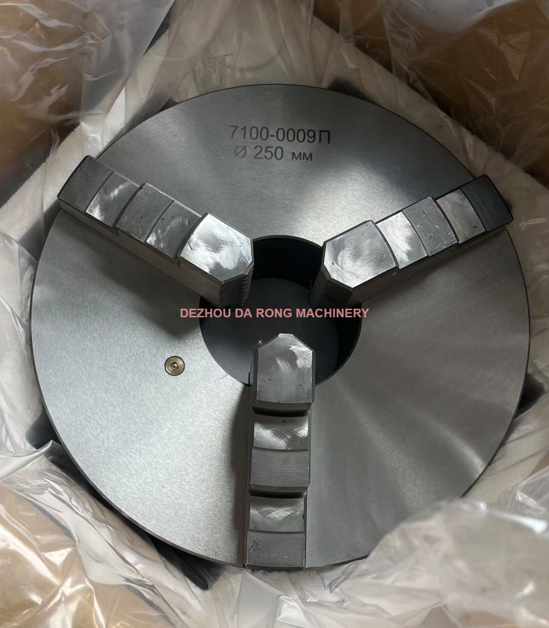 Трехкулачковый самоцентрирующийся патрон