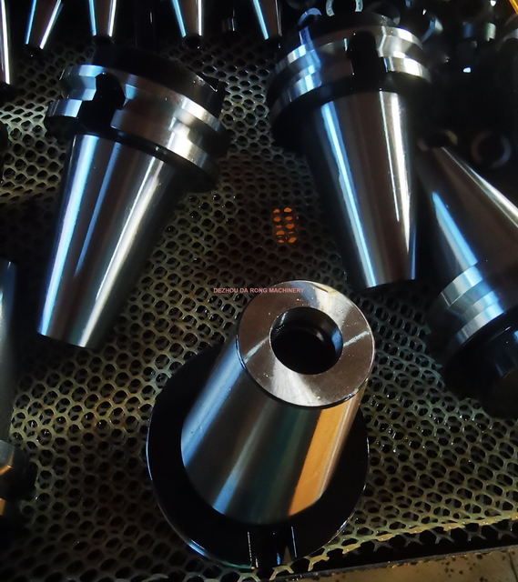 Держатель инструмента с хвостовиком BT60. Переходная втулка. Держатель BT60-BT50. 